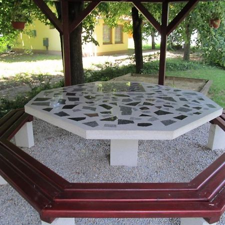 Villa Patio Bagian luar foto
